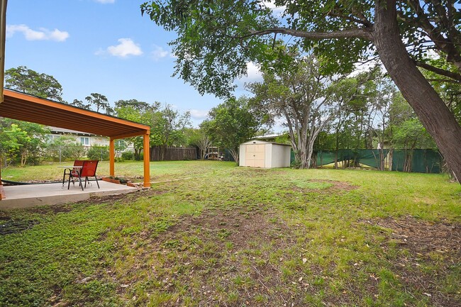 Building Photo - Charming 2-Bed Retreat Near Landa Park & t...