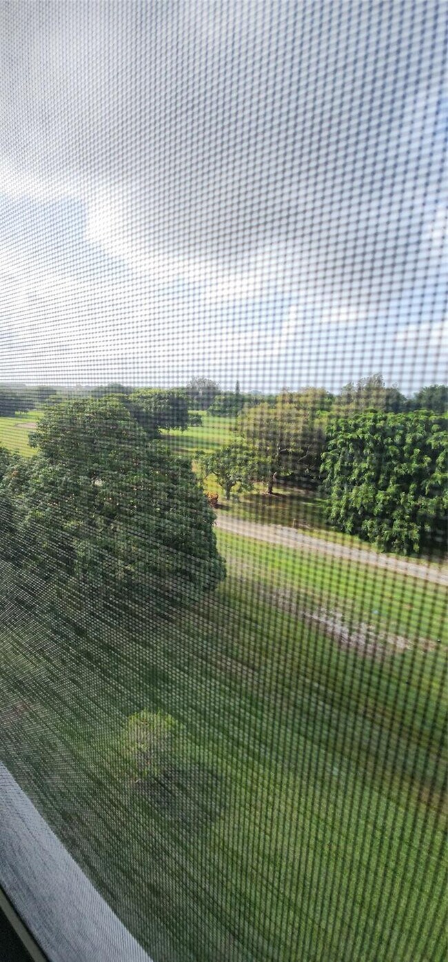 Building Photo - 3150 N Palm Aire Dr