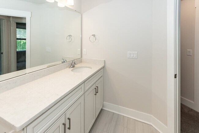 Building Photo - 7722 Park Gate Dr