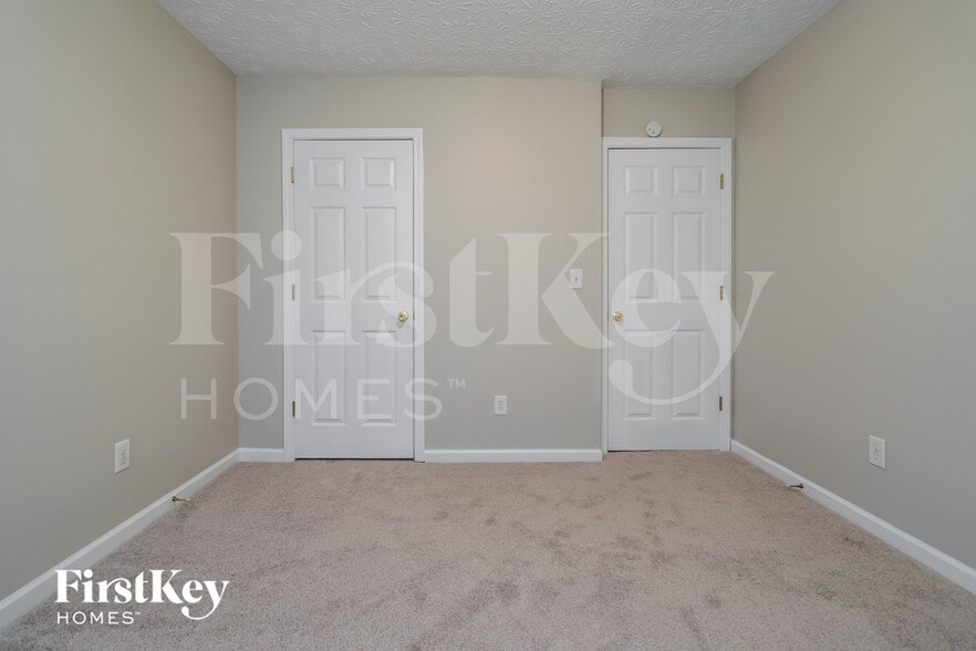 Building Photo - 745 Somerset Vale Dr