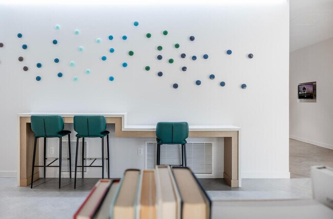 Building Photo - 79 Queensberry St