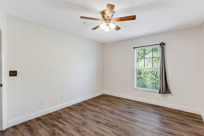 Building Photo - ** IBIS CLUB ** 3 BED / 2 BATH - CONDO - G...