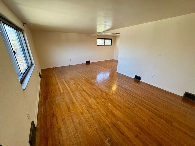 Building Photo - 229-231 Marylea Avenue