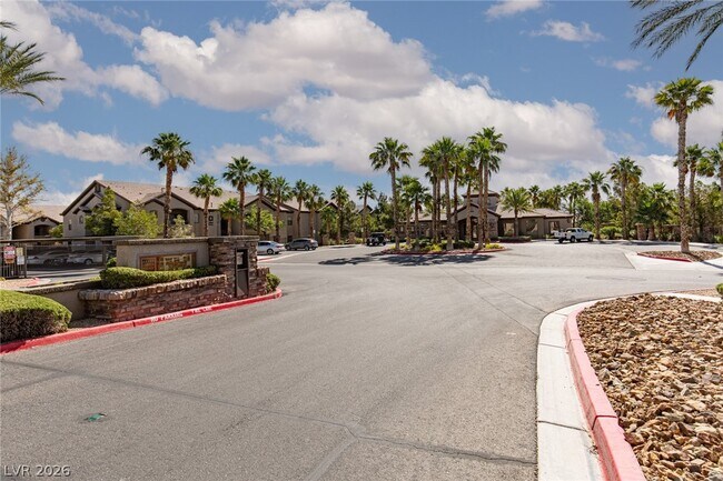 Building Photo - 8250 N Grand Canyon Dr