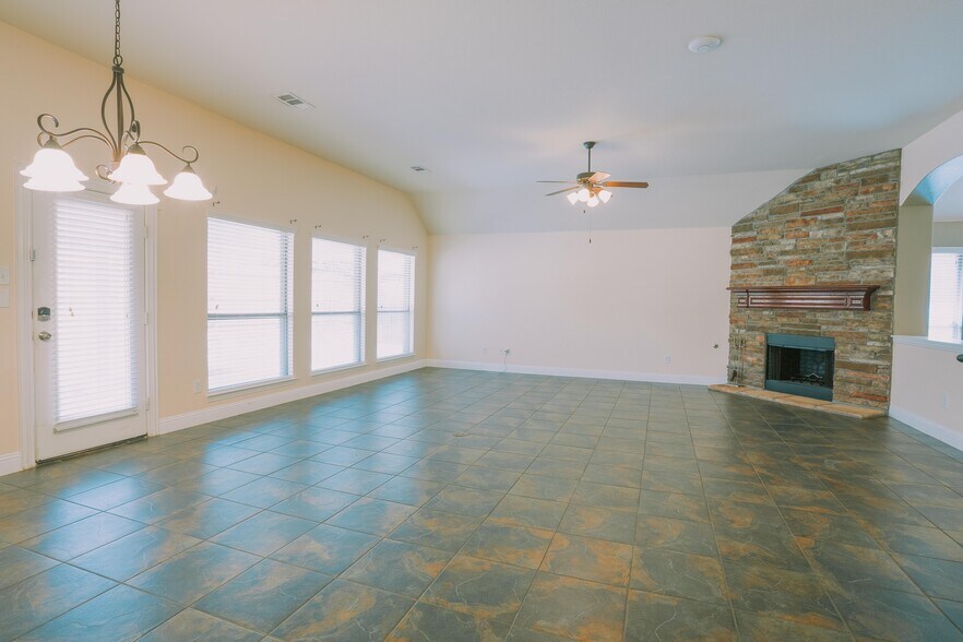 Building Photo - 3240 Paseo