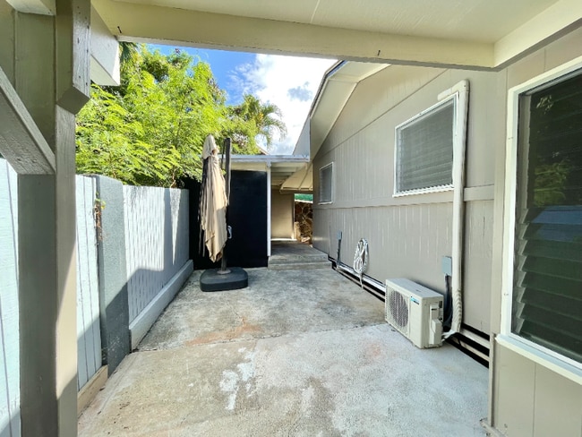 Building Photo - 1279 Manulani St