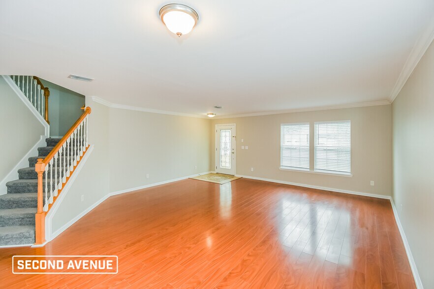 Building Photo - 9041 Redtail Dr