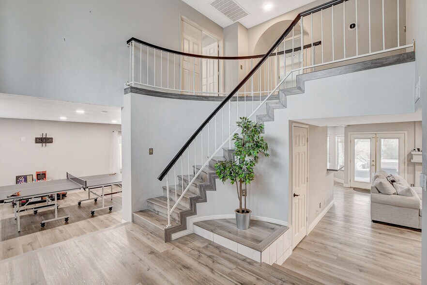 Building Photo - 2224 Lucerne Ct