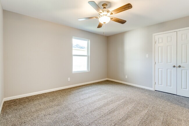 Building Photo - 1511 N Bradley St