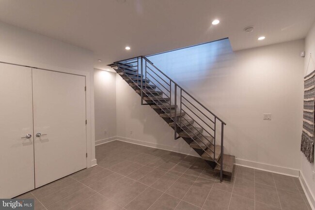 Building Photo - 105 Olive St