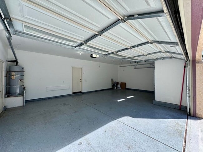 Building Photo - Beautiful 4 bedroom Temecula home sitting ...