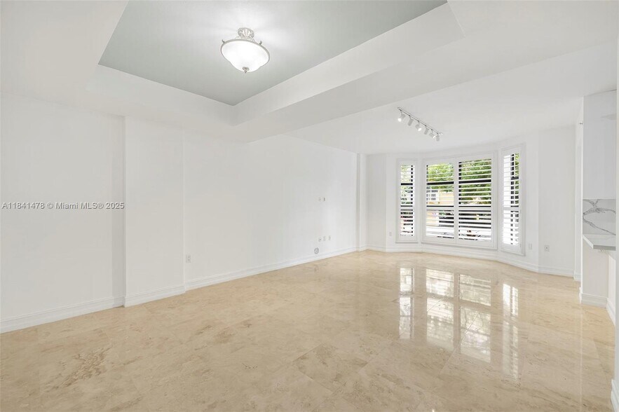 Building Photo - 1650 Galiano St