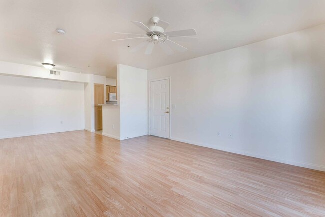 Building Photo - Modern 1-Bedroom Oasis: Prime Location!
