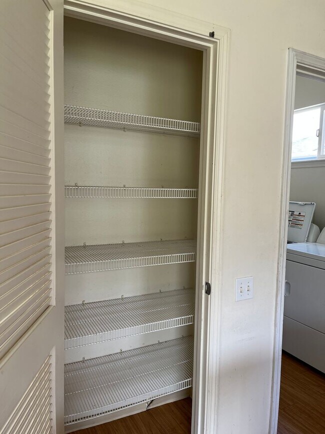 Building Photo - Ewa Gentry Large 2 story - 4 bedrooms, 3 b...