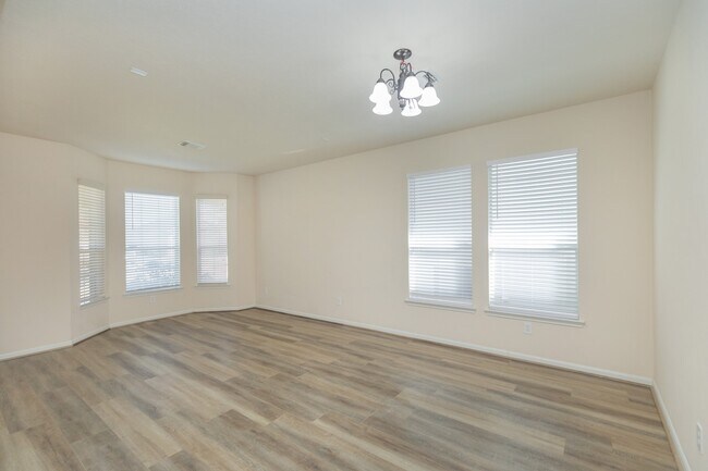 Building Photo - 7427 Boerne Creek Dr