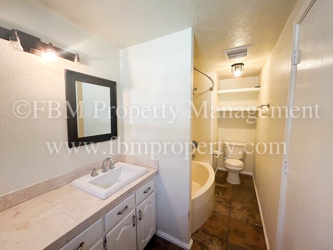 Building Photo - 105 Sunset Cir