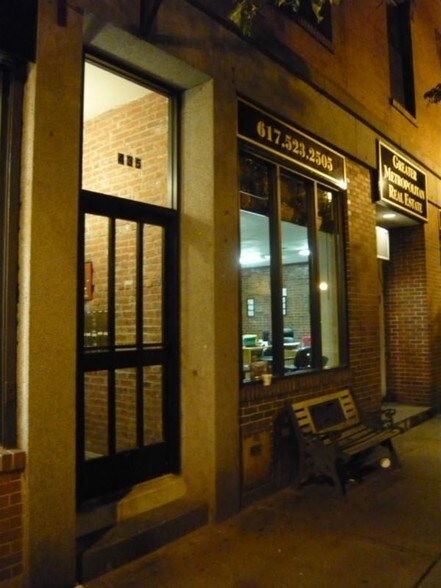 Building Photo - 435 Hanover St