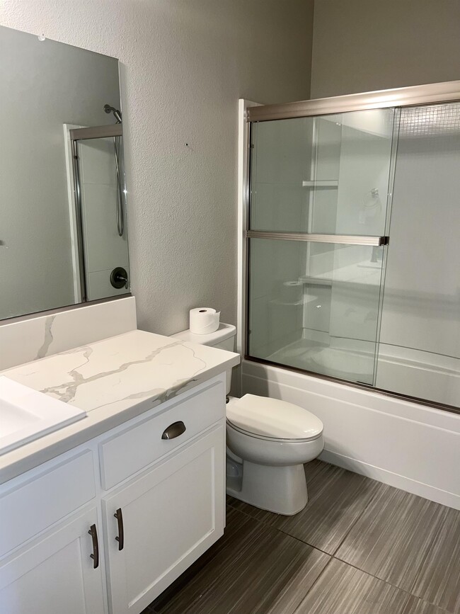 Building Photo - 233 Karen Ave