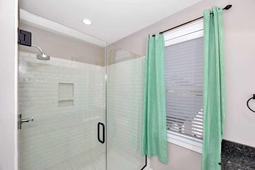 Building Photo - 2907 8th Ave SW