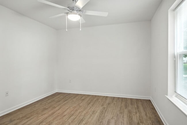 Building Photo - Diamond Court I & II