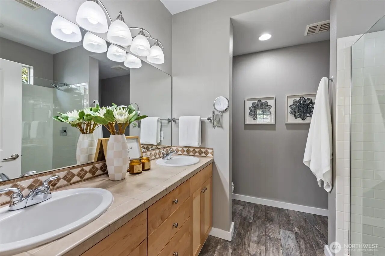 Building Photo - 12223 NE 109th Way