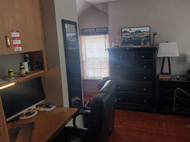 Building Photo - 108 N Russel (Sublease) "Flexible Move in ...