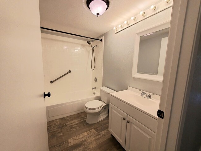 Building Photo - Desirable Ground Floor Waikele Unit!