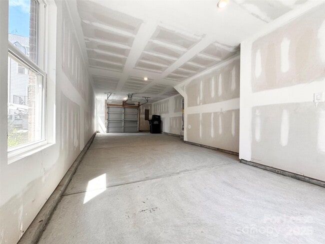 Building Photo - 1015 Kokomo Ln