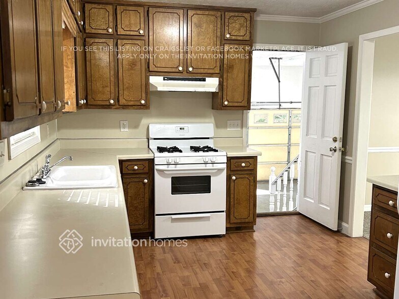 Building Photo - 1361 Willowbrook Dr SW