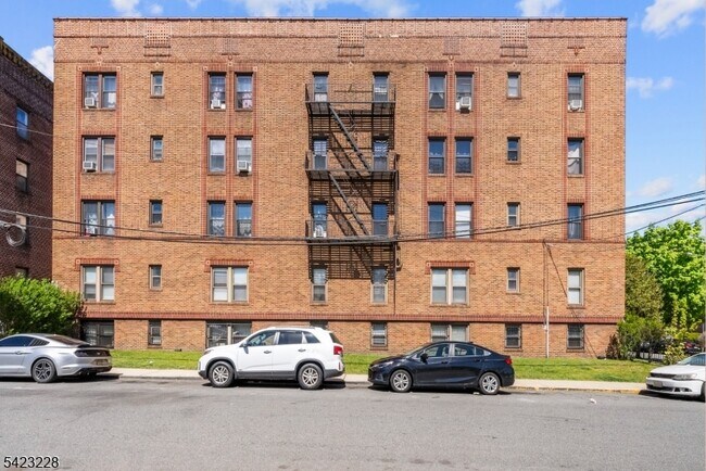 Building Photo - 433 Lincoln Ave