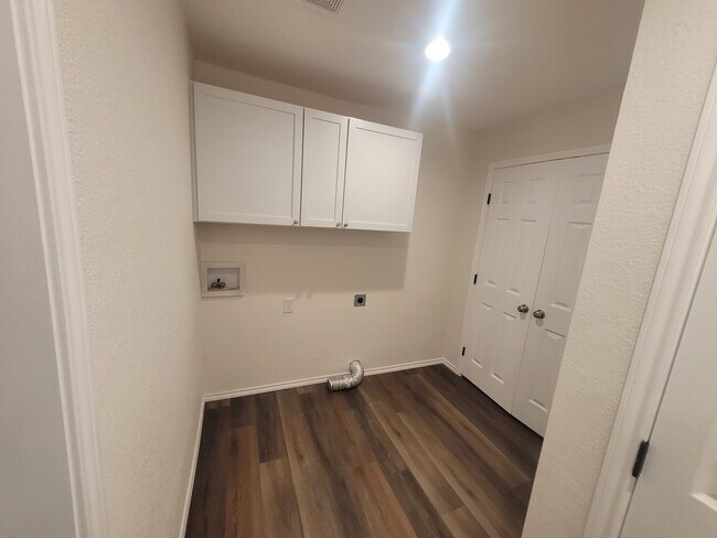 Building Photo - 1003 Pecan St