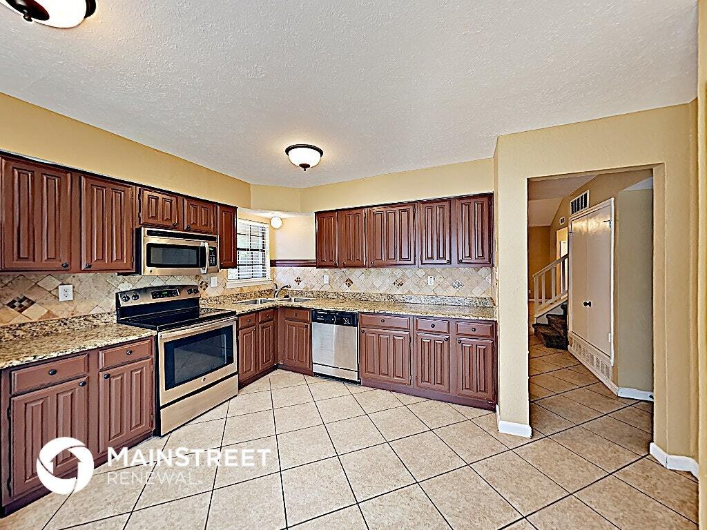 Building Photo - 2425 Sutton Dr