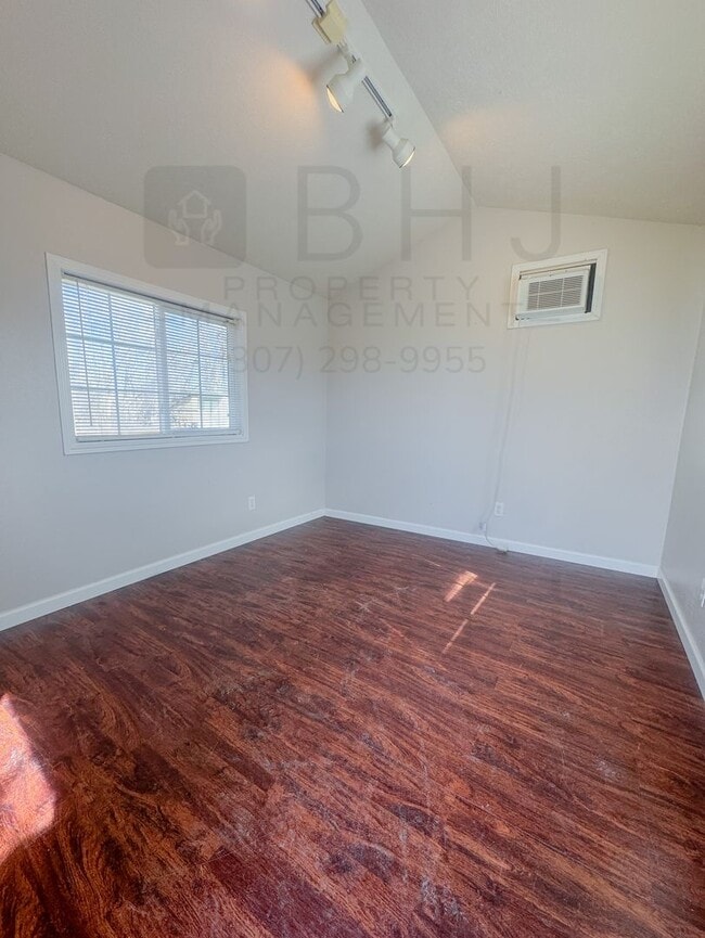 Building Photo - 4 BEDROOM / 2 BATH HOME IN SCSD1!