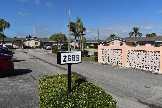 Building Photo - 2689 Dudley Dr W