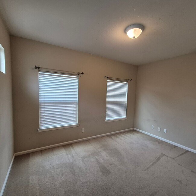 Building Photo - Excellent single story floor plan, nice area of Elk Grove