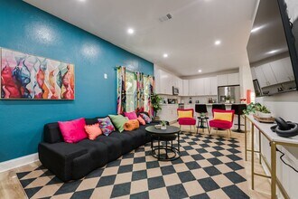 Building Photo - 5624 Eastside Ave