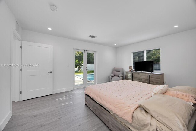 Building Photo - 6700 SW 62nd Ct