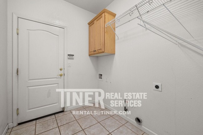 Building Photo - 6530 Aster Ct