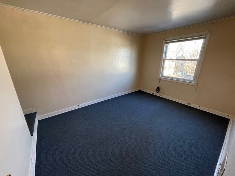 Building Photo - 337 Hemlock Dr