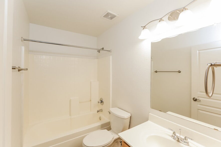 Building Photo - 8156 W Hammond Ln