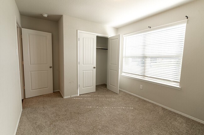 Building Photo - 1834 Brady Shores Dr