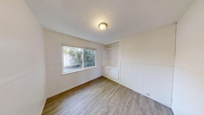 Building Photo - 5184 Ewing St