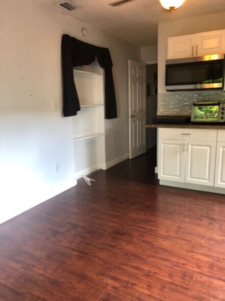 Building Photo - 1715 SW 67th Ct