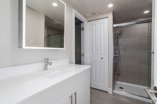 Building Photo - Lions Gate Apartments