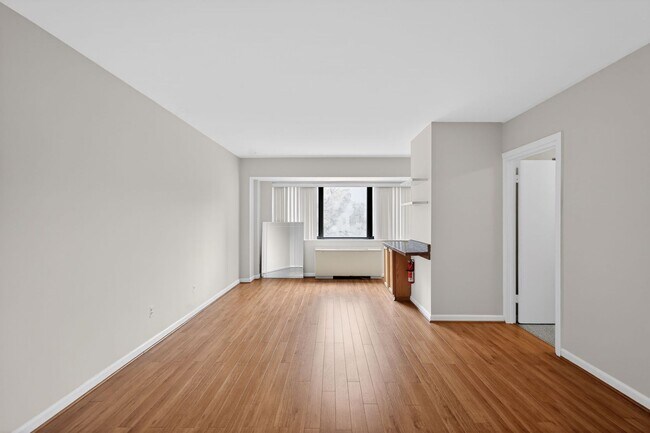 Building Photo - Sunlit Studio Steps from Cleveland Park Metro