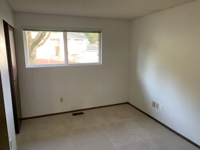 Building Photo - Spacious 3 bed 2 bath rambler home in Boulevard Lane, Renton