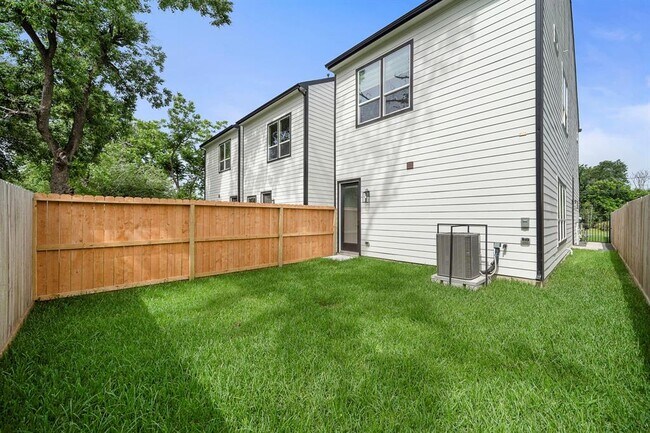Building Photo - 7117 Goforth St
