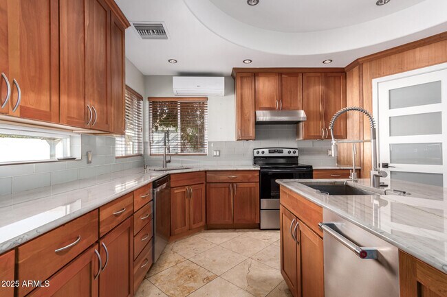 Building Photo - 4430 E Graythorn St