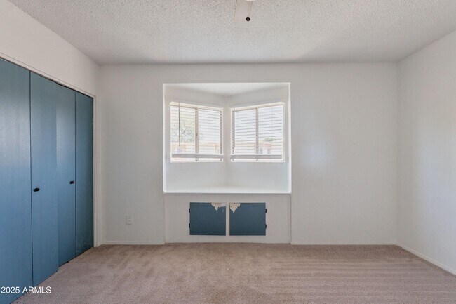 Building Photo - 6040 N 15th St