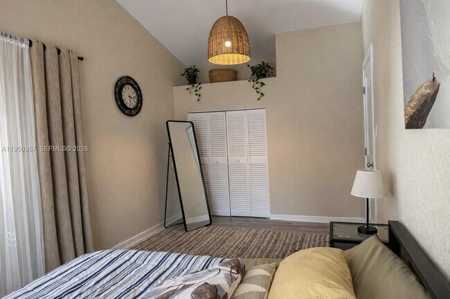 Building Photo - 1415 Mayo St